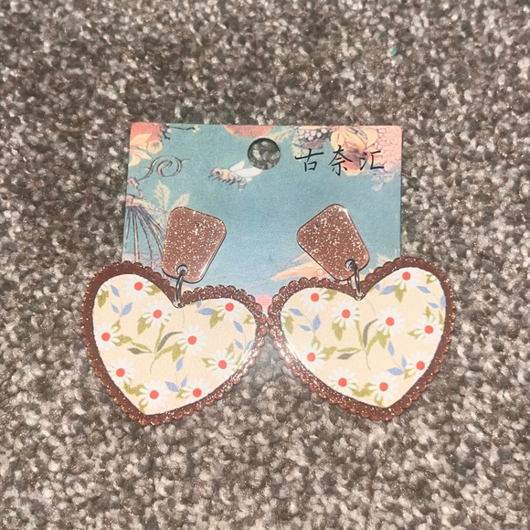 NWT Heart Sparkly Floral Fashion Jewelry Earrings - Picture 1 of 1
